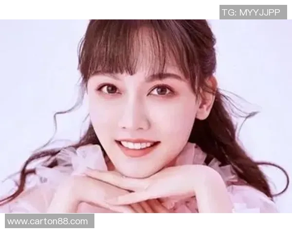 中国女记者与足球明星的幕后故事与情感交织的精彩瞬间