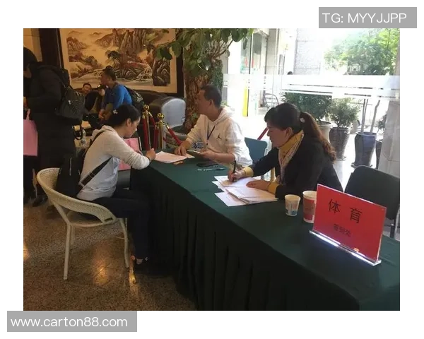 纹英文图案足球明星的魅力与风采解析及其对球迷文化的影响